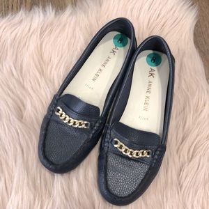 Anne Klein like new size 8 flats